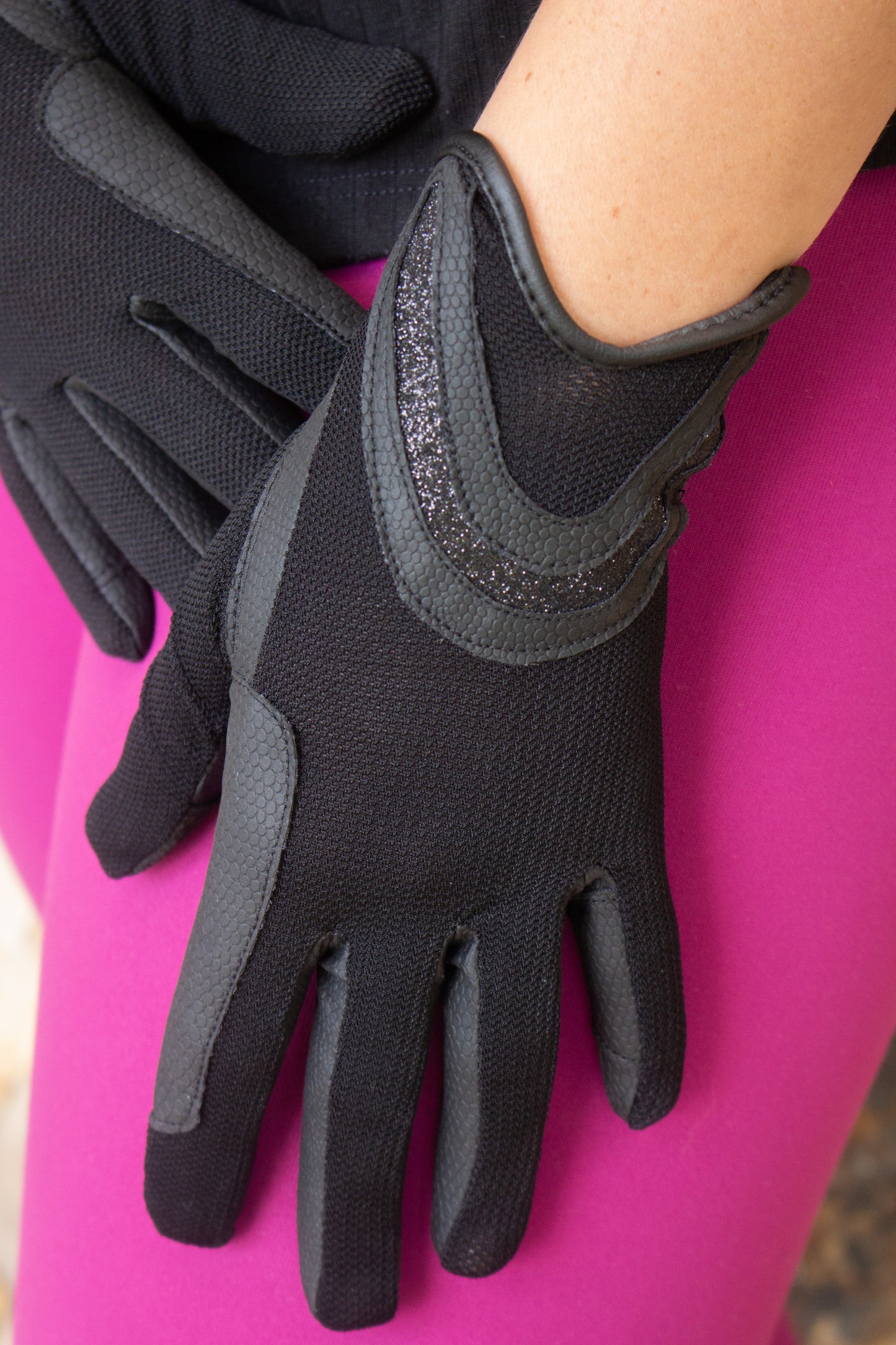 Horse Shoe Glitter Gloves - Black